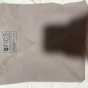 Figs XS tan Catarina scrub top